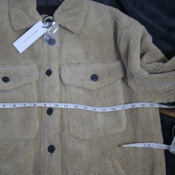 NWT Beige Faux Fur Teddy Puffer Shacket. - Picture 6 of 12